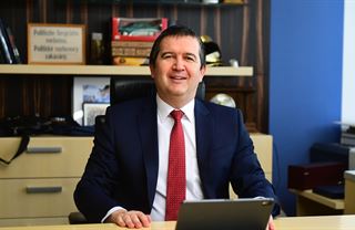 Hamáček vítězí, ČSSD prohrává. Tvrdá realita volebního sjezdu