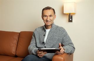 Naučil Čechy sdílet kanceláře, teď přidává komunitní bydlení. „Bude to hit,“ věří developer