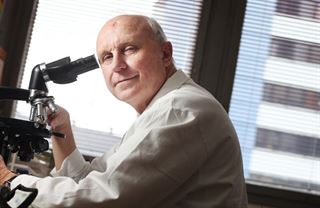 Špičková medicína se nedá dělat od–do, říká přední český hematolog