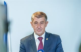 Hledá se prezidentský kandidát proti Babišovi, zn.: spěchá