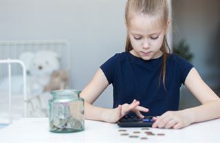 Investice pro děti? Dobře je promyslete, peníze už jen tak neuvidíte