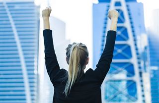 Žen v investování přibývá. V čem mohou jít mužům příkladem?