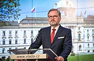 Pět tisíc na každé dítě? Mimořádná dávka očima expertů