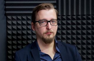 Nabíjení elektromobilů drahé není, brzy bude snazší než tankování, říká Dobeš