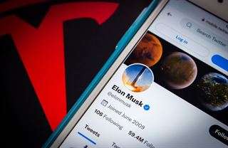 Jak ztratit tři sta miliard za den? Elon Musk zase jednou střelil vedle