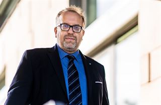 Kremlu stačí rozklížit společnost, říká o dezinformacích politolog Mareš