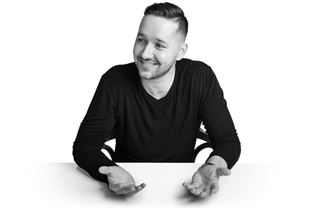 Koktám, no a co? Copywriter si na nedostatku postavil úspěšnou kariéru