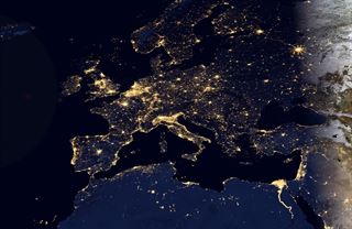 Praha svítí na sto kilometrů. Rozdíl mezi dnem a nocí se smazává, varuje bioložka
