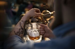 Pohřbí vláda české gastro? Vyšší DPH na pivo i stravovací služby očima expertů