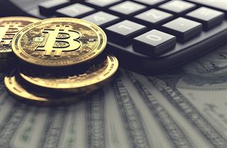 Bitcoinové poplatky trhají rekordy, v USA končí burza. Týden v kryptu #31