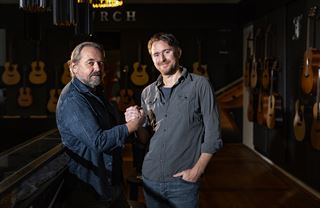 Chceme být světovou firmou, zní z Furch Guitars. Po Česku plánují rozbrnkat i USA
