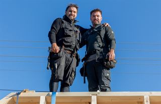 Začínali na půdě, dnes staví celé domy. Inženýr neinženýr, montérkám se nebráníme, říkají