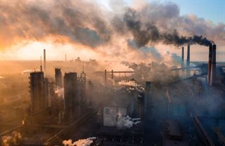 Hříšný tanec s uhlíkem. Jak snížit jeho stopu a nenaletět?