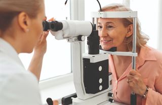 Šedý zákal postihne každého z nás. Když jde o oči, prevence je základ, říká lékař