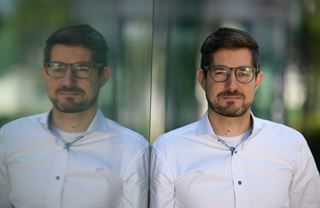 Studium žurnalistiky mi vzalo radost z psaní, ale chuť učit se dál mám, říká šéf NextPage Media