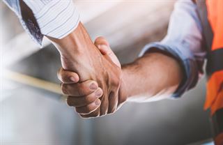 Osekání daňového zvýhodnění benefitů očima expertů. Jak si s tím poradí menší firmy?