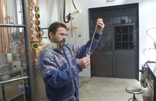 V Praze služby, na venkově výroba. Zakladatel Messengeru teď ladí prémiové destiláty