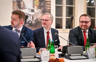 Vláda odsunula debatu o přijetí eura. NERV má připravit klady a zápory