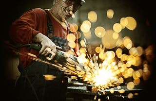 Zpracovatelský průmysl pomalu nabírá dech. Brzdí ho ale slabá poptávka z Německa