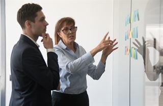 Upracovat se k smrti není nutné. Jak správně a účinně delegovat práci