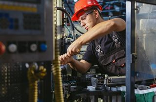 Zmar českého průmyslu? V prosinci rostl, ale ke dnu ho dál táhne autoprůmysl