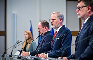 Zmátoří se konečně? Odchod Pirátů dává vládě šanci, čas na reformu státu ale promarnila