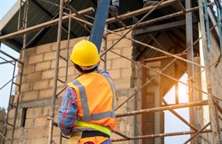 Firmy si zahraniční pracovníky pochvalují. Stěžují si ale na trable při jejich zaměstnávání