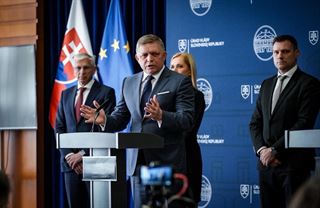 Zdaň, co se hýbe. Slovenská daň z transakcí může inspirovat i příští českou vládu