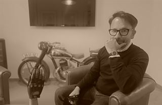 Rukavice za pět tisíc? Zákazníků máme dost, říká zachránce zapomenuté české značky