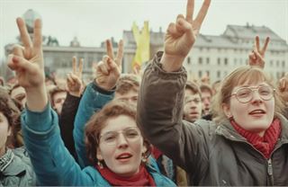 Slavíme pětatřicet let svobody podnikání! Vzpomínáte na jeho začátky?