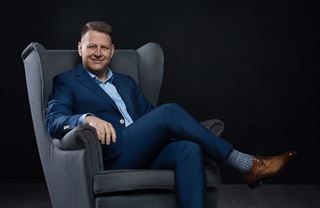 Jak na ekonomický růst? Přestaňme uplácet důchodce a investujme do dětí, burcuje Prouza