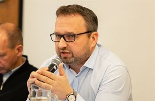 Jurečka rozjel digitální revoluci. Odmakají ji úředníci ve firmách