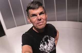 Když miliardář dělá vrátného a sbírá „dárky“ pro Putina. Filantropie očima Dalibora Dědka