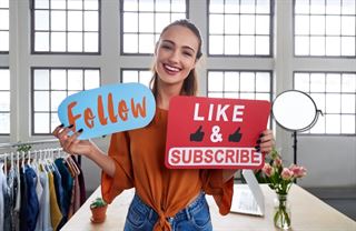 TOP 10 nejlépe placených influencerů: Kdo si vydělává miliony online?