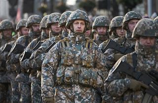 Evropský Khaki Deal může Česko nakopnout. Anebo chytit do dluhové pasti