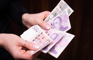 Praha nebo Kotěhůlky, chceme stejné peníze! Nová směrnice vyvolá v Česku pracovní spory