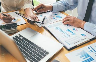 Tyhle firmy odvedly státu desítky miliard. Finanční správa zveřejnila daňový žebříček