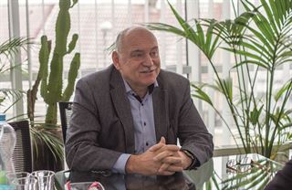 Děti si zvolily jinou cestu. Šéf Linetu předal firmu manažerům a rozjel projekt „moje žena“