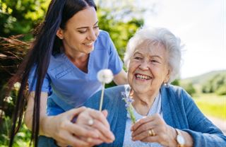 Neléčený vysoký krevní tlak ve středním věku může být příčinou rozvoje demence a Alzheimerovy nemoci ve stáří