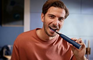 Zažijte skvělý pocit z dokonale vyčištěných zubů díky kartáčkům Philips Sonicare nové generace