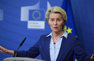 Kde vzít na Evropu? Brusel se chystá danit Čechy i firmy, které v Česku podnikají