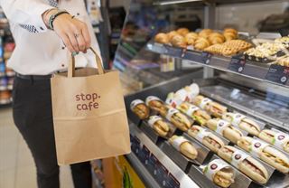 Na čerpacích stanicích ORLEN mohou zákazníci zachraňovat potraviny i přes aplikaci Nesnězeno