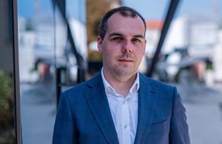 Korporátních dluhopisů v Česku přibývá. Expert radí, kdy kupovat, a kdy utíkat co nejdál