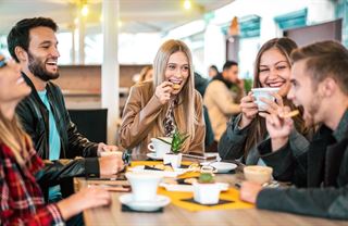 Z kaváren k disciplíně: Jak se mění finanční návyky „sněhových vloček“