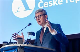 Regulovaná cena elektřiny klesne firmám až o třetinu, rozhodla vláda