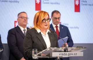 Babišova vláda schválila rozpočet. Letošní schodek bude vyšší než loni za Fialy