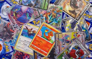 Chytit je všechny? Spekulace s Pokémon kartami se vymkly kontrole