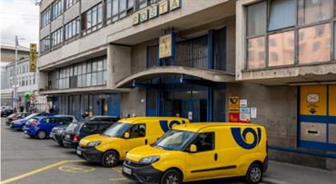 Česká pošta zdražuje. Připlatíte si za dopisy, poukázky i balíky