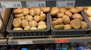 Houska za 3,41 koruny. Řetězce oživily haléře, chlubí se zlevněním