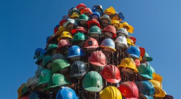 Chybějící mzdu doplatí jiná firma. Pracovníky ve stavebnictví chrání novinka